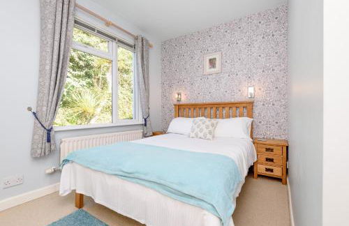 Beach Front House with Stunning Sea Views and Free Parking - Foto 20