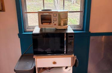 Vintage Lovers` Cabin with Jacuzzi & Lake Access - Foto 35