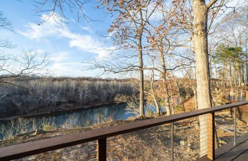 Exclusive Wooded Chalet w Magnificent River Views - Foto 44