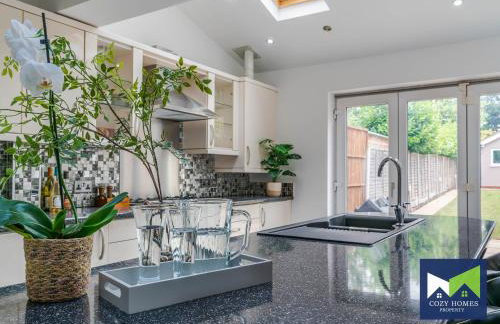 Spacious and Comfy 5 Bed, 2 Bath House with POOL TABLE, near HS2, Solihull, NEC - Foto 37