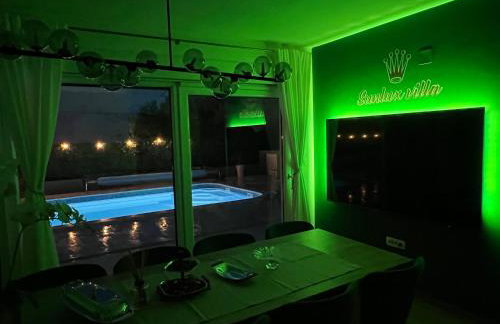 Sunluxvilla 4BR Heated Pool Jacuzzi Sauna - self check in - Photo 15