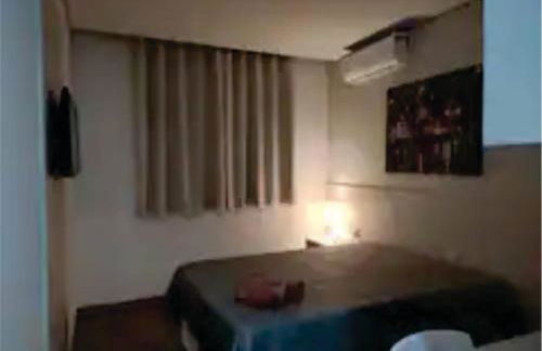 flats da Junia - wifi, tv, ar, frigobar, conexão aeroporto - Foto 1