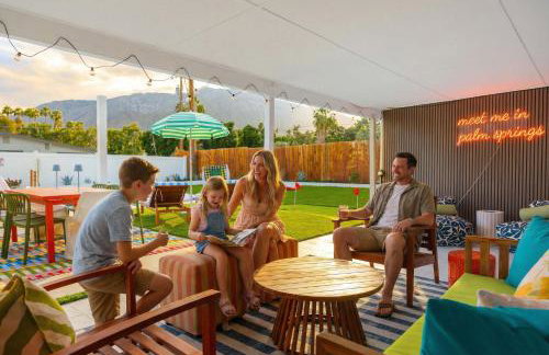 Desert Glow Getaway - Pool - Lounging - Backyard Games - Foto 29