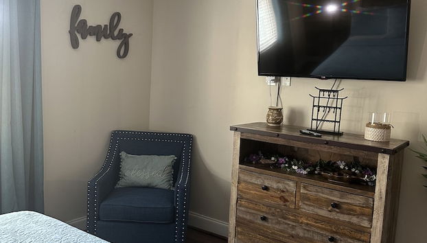 Riverside 206 2BD Condo with Fireplace by RedAwning - Foto 4, Habitación