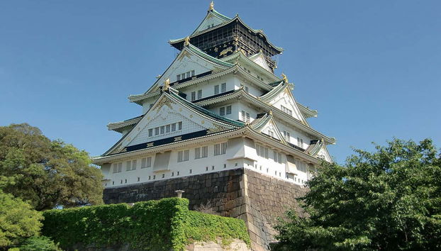 Il castello e la sua base in pietra