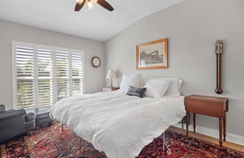 Stunning Beach Getaway - Steps to Ocean - Foto 33