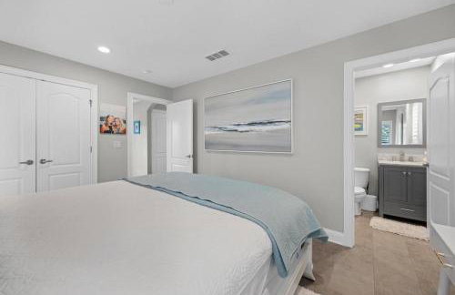 Stunning Beach Getaway - Steps to Ocean - Foto 40