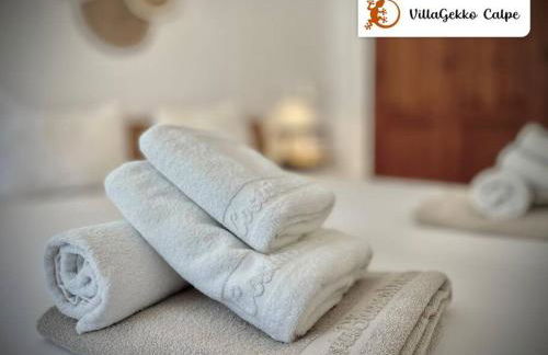 Off-grid Luxury Villa with Tikibar by the pool. - Photo 20