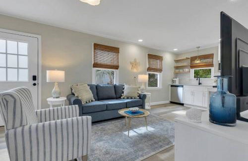 Coastal 3BD Bungalow One Block from Scenic Walkway - Foto 1