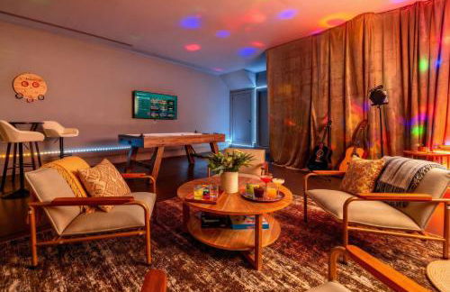 Skyline Views with Double Rooftop Deck & Game Room - Foto 7