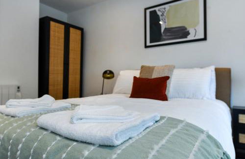 Stylish Flat with En-Suites Near Nature & Amenities - Foto 14