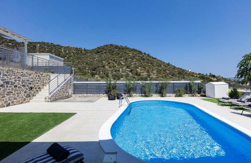 Modern family villa Basilicata Salmostro in Bali w/ Pool & BBQ Area - Foto 9