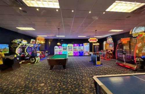 Spacious Vacation Home with Pool & Jacuzzi Near Disney - Foto 50