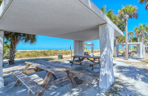 Two-Level, Heated Pool, Trolley to Beach & Village - Foto 60