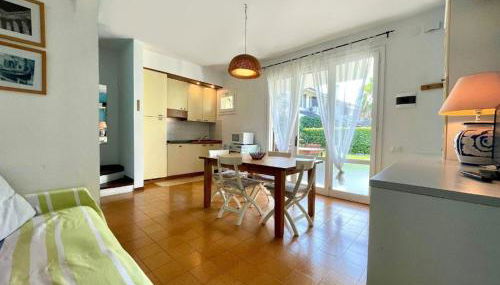 Colorful House With Pool and Garden - Photo 3