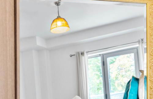 Three Bed House - Parking - Garden - Fast Wi-Fi 19LL - Foto 64