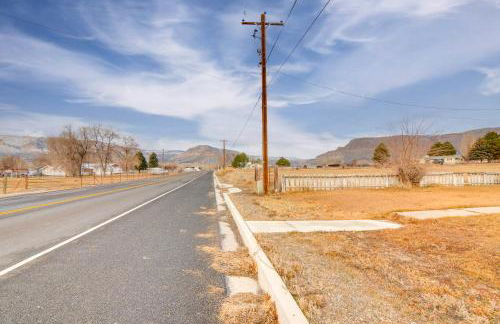 Cozy Mtn-View Retreat with Yard Near Hiking and Golf! - Foto 24