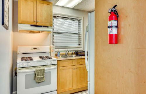 Cozy Keansburg Cottage Walk to Beach and Boardwalk! - Foto 9