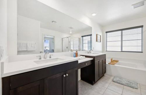 Entire Private Home with 5 Bedrooms 3 Bathrooms, 3000 sqft, Gated Yard, Garage, Nice View, Available Now - Foto 31