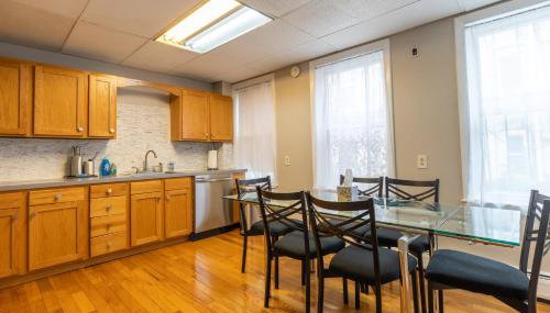 Central 3 Bed 1 Bath in Historic Building - Foto 2