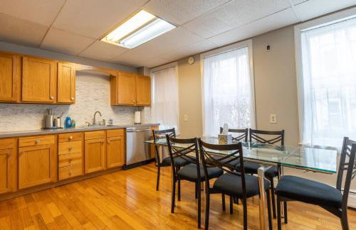 Central 3 Bed 1 Bath in Historic Building - Foto 2