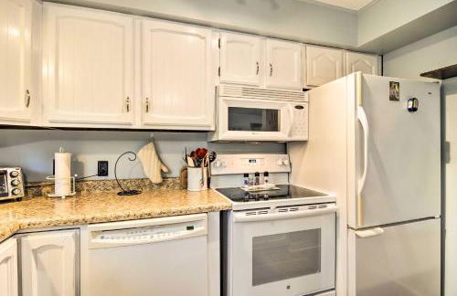 Higgins Lake Getaway with Fire Pit, Walk to Beach! - Foto 13