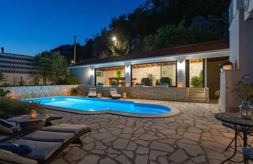 Villa Pasika with private 31m2 pool, summer kitchen with BBQ, 4 bedrooms - Photo 29