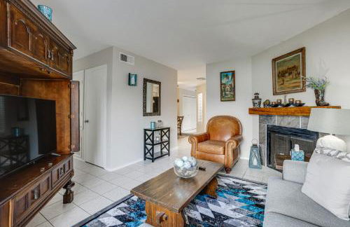 Lake-View Townhome with Pool Access in Houston Area! - Foto 7