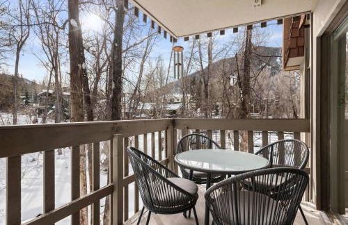 Renovated Riverfront 3 BR, 2 BA with Pool - Walk to Town! - Foto 36