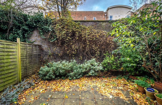 JOIVY Homely 2 Bed Riverside Flat with Patio in Hammersmith - Foto 20