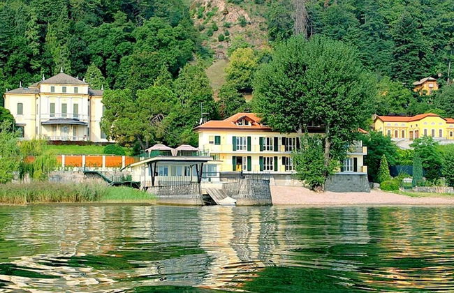 Holiday Home in Meina With Private Beach - Foto 1