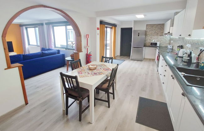 Explore Ponta Delgada in Comfort - Charming 2-bedroom Vacation Rental - Foto 1