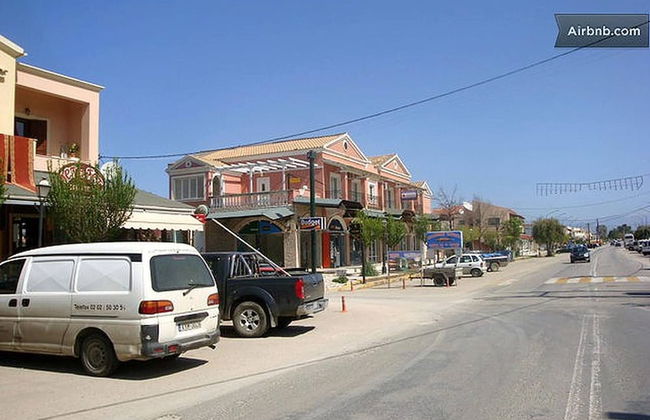 Cute Yellow Handmade House With Garden - Foto 69