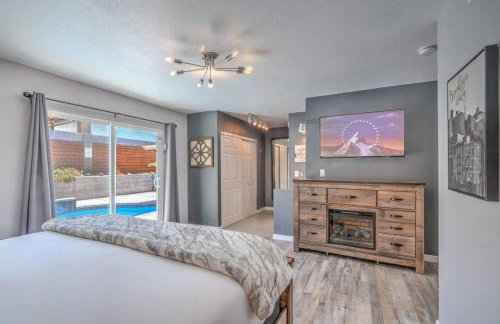 Fresh & Fun! Vegas 4BR w Heated Pool, Dog Friendly - Photo 16