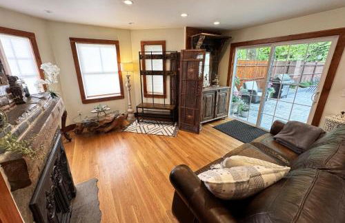 Large, Comfortable & Conveniently located Home - Foto 8