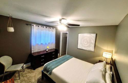 Ultra Comfy, Spotless & Spacious, Private Home in Boyne, Dogs Ok, Walk to Town - Foto 6