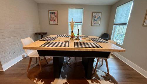 1920 Brick House-Hot Tub-Outdoor Brickoven Pizza-Pets-Breweries - Foto 3