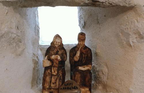 LA GARDE ADHEMAR, L'escalier Médiéval - Photo 17