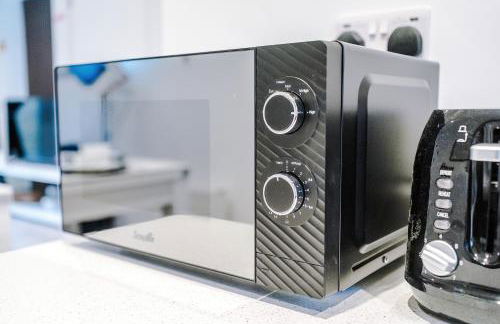 Stunning 3 Story Home, 3 x King Size Beds, Pool Table, Free Parking x2, Ping Pong - Foto 34