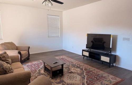 4 Bedroom Desert Oasis Large Yard Sleeps 8 - Foto 5