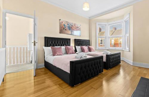 3 Bedrooms Elegant Homely House, Sleeps 6 Comfortably with 4 Double Beds, Newcastle, Free Street Parking, Business Travellers, Contractors, & Holiday Goers, Near all Major Transport Links in Newcastle & City Centre - Foto 10
