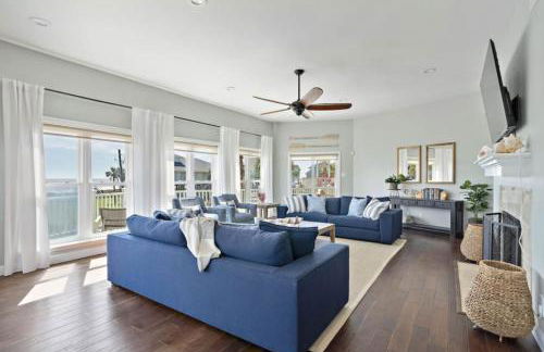 3-story beach house with incredible ocean views, steps to the beach - Photo 2