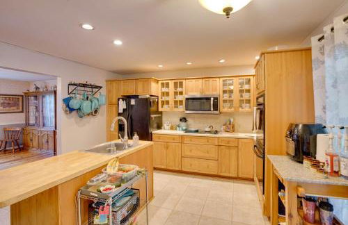 Cozy Pittsfield Gem with Deck, Gazebo and Fireplace - Foto 12