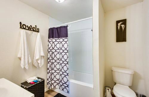 Thackerville Getaway with Porch - Near WinStar! - Foto 15