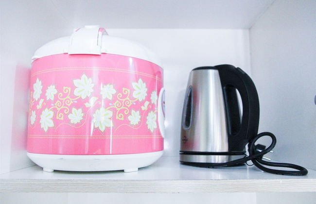 Pool View 2BR Mutiara Bekasi Apartment - Photo 19