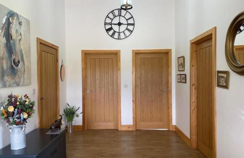 King Richard's Luxury Lodge - Sleeps up to 8, Dog Friendly, Near Sherwood Forest at Fairview Farm in Nottingham set in 88 acres and great for Groups, Family Gatherings & Corporate events - Foto 23