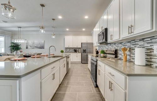 Relax, Play, Swim Luxe Haines City Home with Lanai! - Foto 9