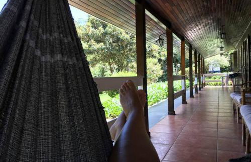 Lindo e aconchegante chalé com piscina, lareira e churrasqueira - Foto 5