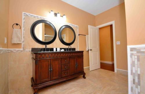 9 Bedroom Saratoga Retreat, In-Ground Heated Pool, HotTub, Firepit, Gourmet Kitchen, Private Office - Foto 24