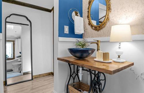 The Heartwood Hideaway-Charming Cabin Getaway-Trails, Creek, and Starry Nights - Foto 64